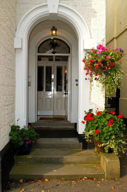The Wyastone Hotel Cheltenham Ngoại thất bức ảnh